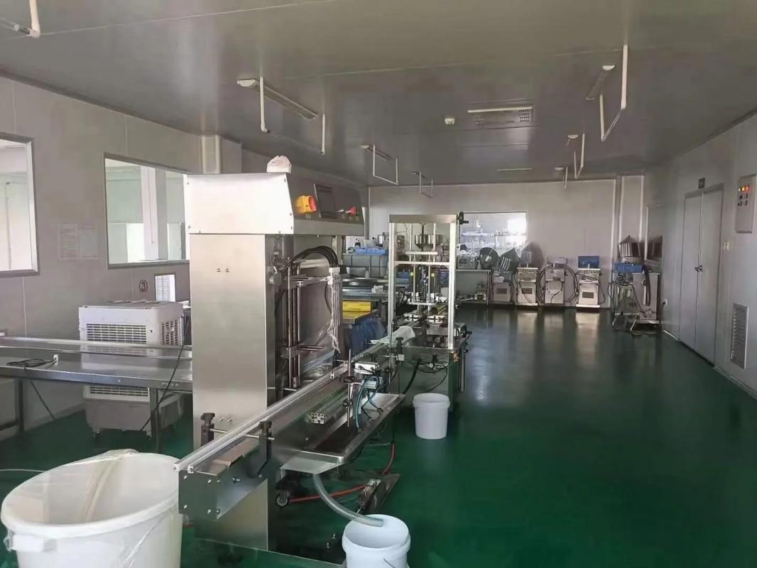 江高鎮(zhèn)化妝品護(hù)膚工廠機(jī)器誠心轉(zhuǎn)讓，廢鐵價處理